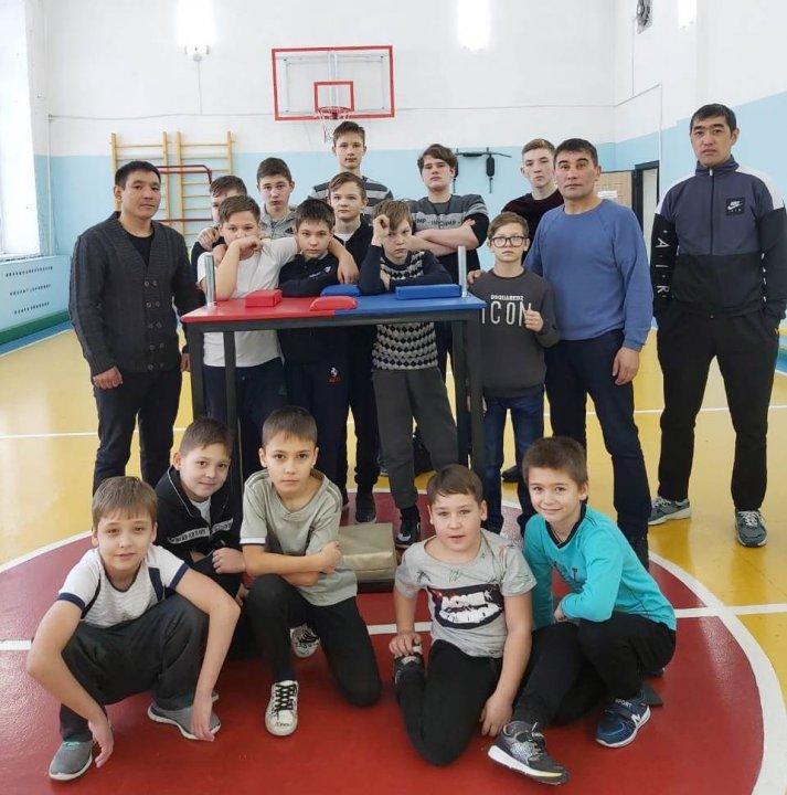 Армрестлинг «борьба  запястьями»
